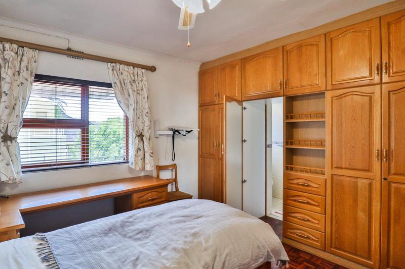 To Let 8 Bedroom Property for Rent in Walmer Estate Western Cape